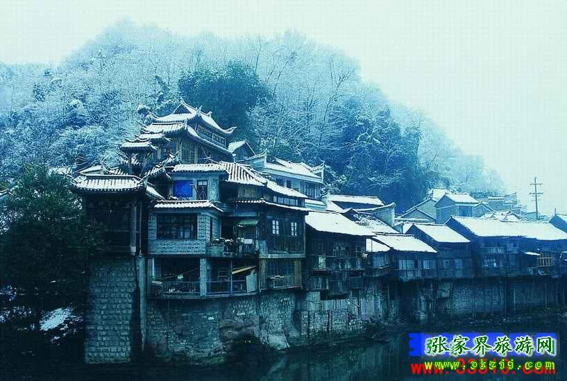 長沙往返A(chǔ)8線：鳳凰古城、梵凈山、德夯苗寨汽車三日游